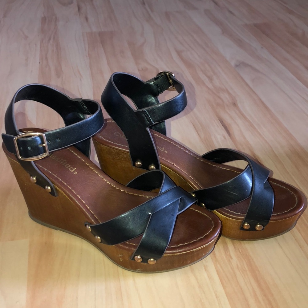 Summer wedges